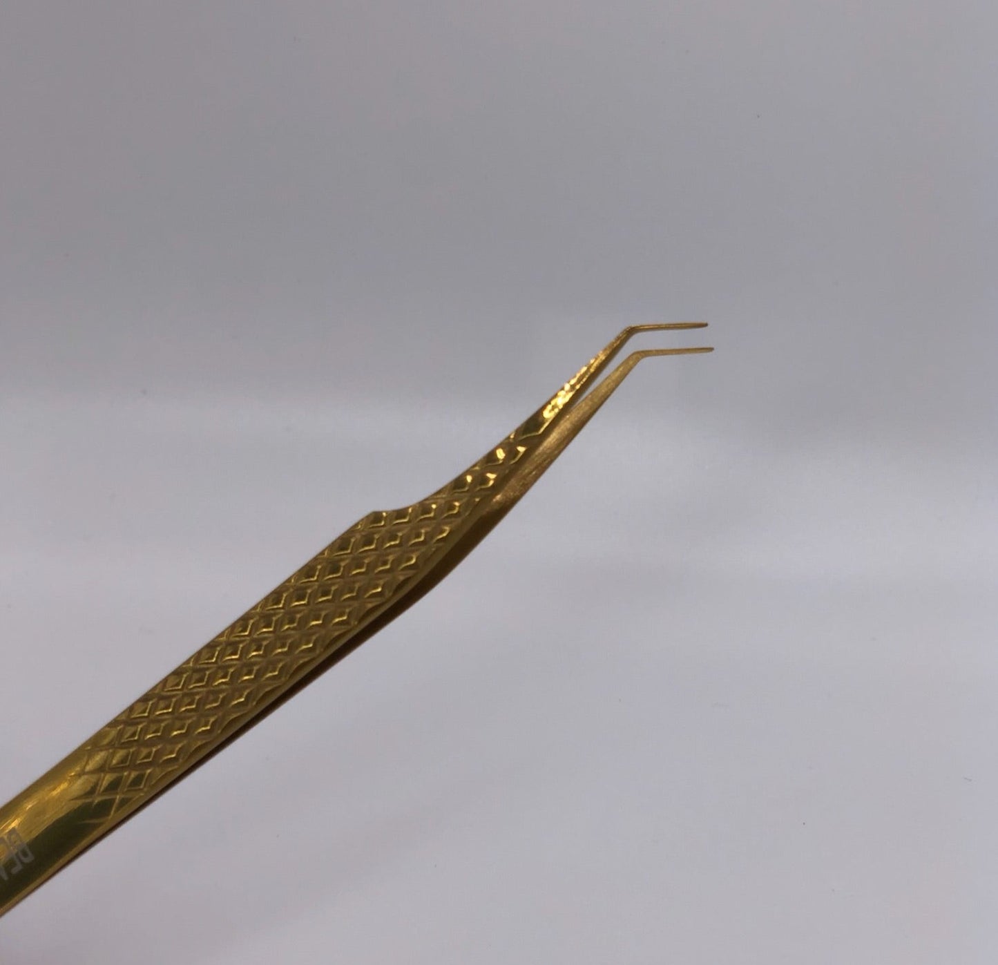 45 degree volume grip tweezer