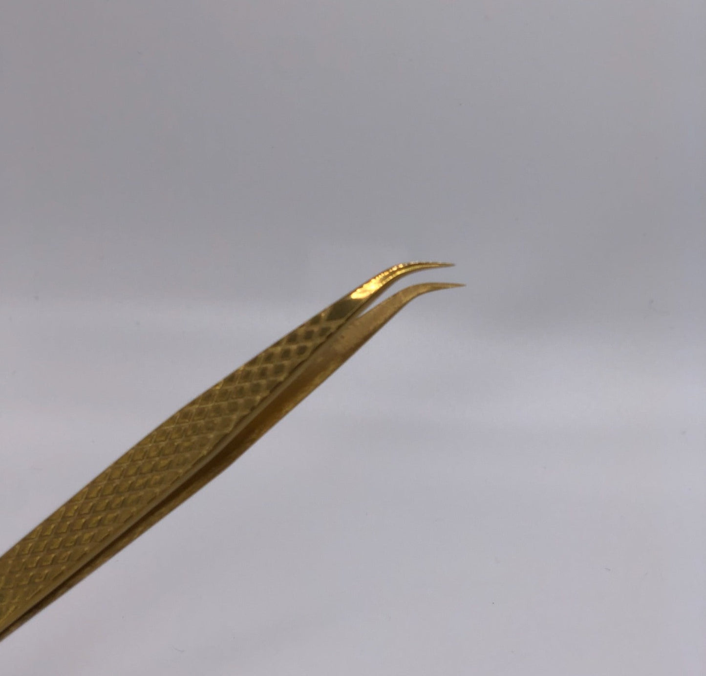 Classic curved tweezers